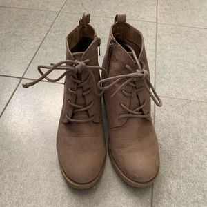 Stylr&Co size 7 Booties